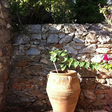 1911 Poros Country Retreat * Galatás