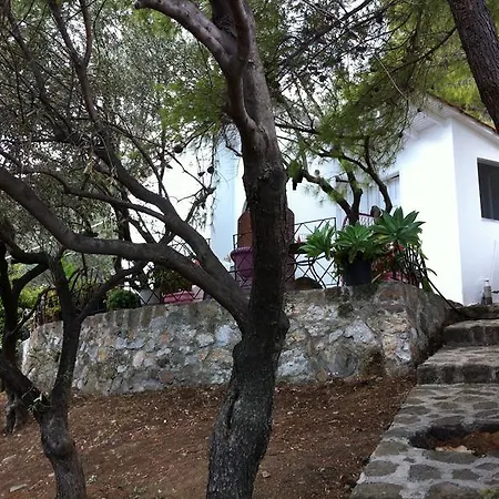 1911 Poros Country Retreat * Galatás