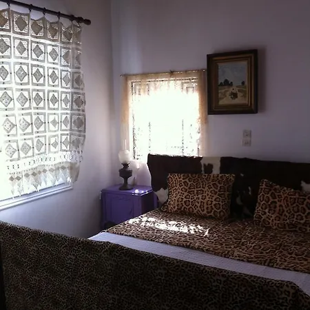 1911 Poros Country Retreat